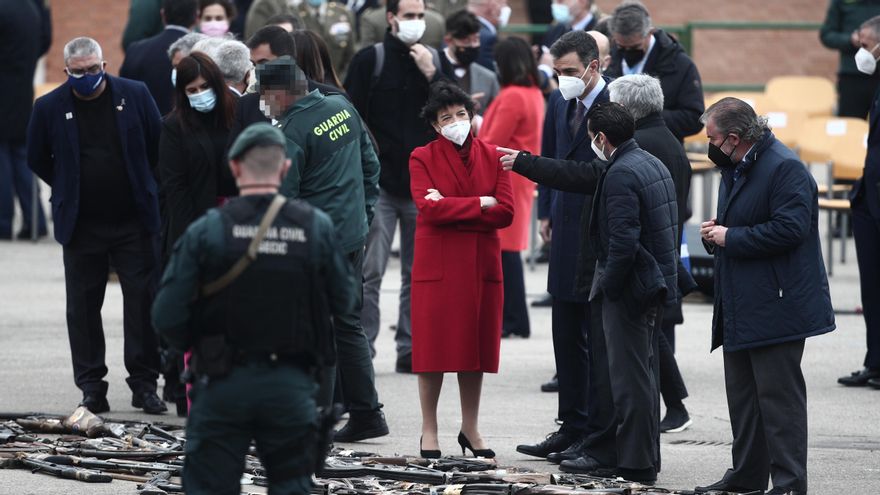 Pedro Sánchez preside el acto de destrucción simbólica de 1.400 armas