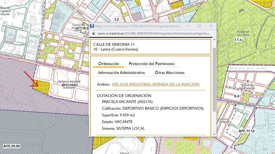 Parcela donde se ubicará el cantón de limpieza (flecha roja), catalogada como suelo deportivo en el portal del Ayuntamiento de Madrid.