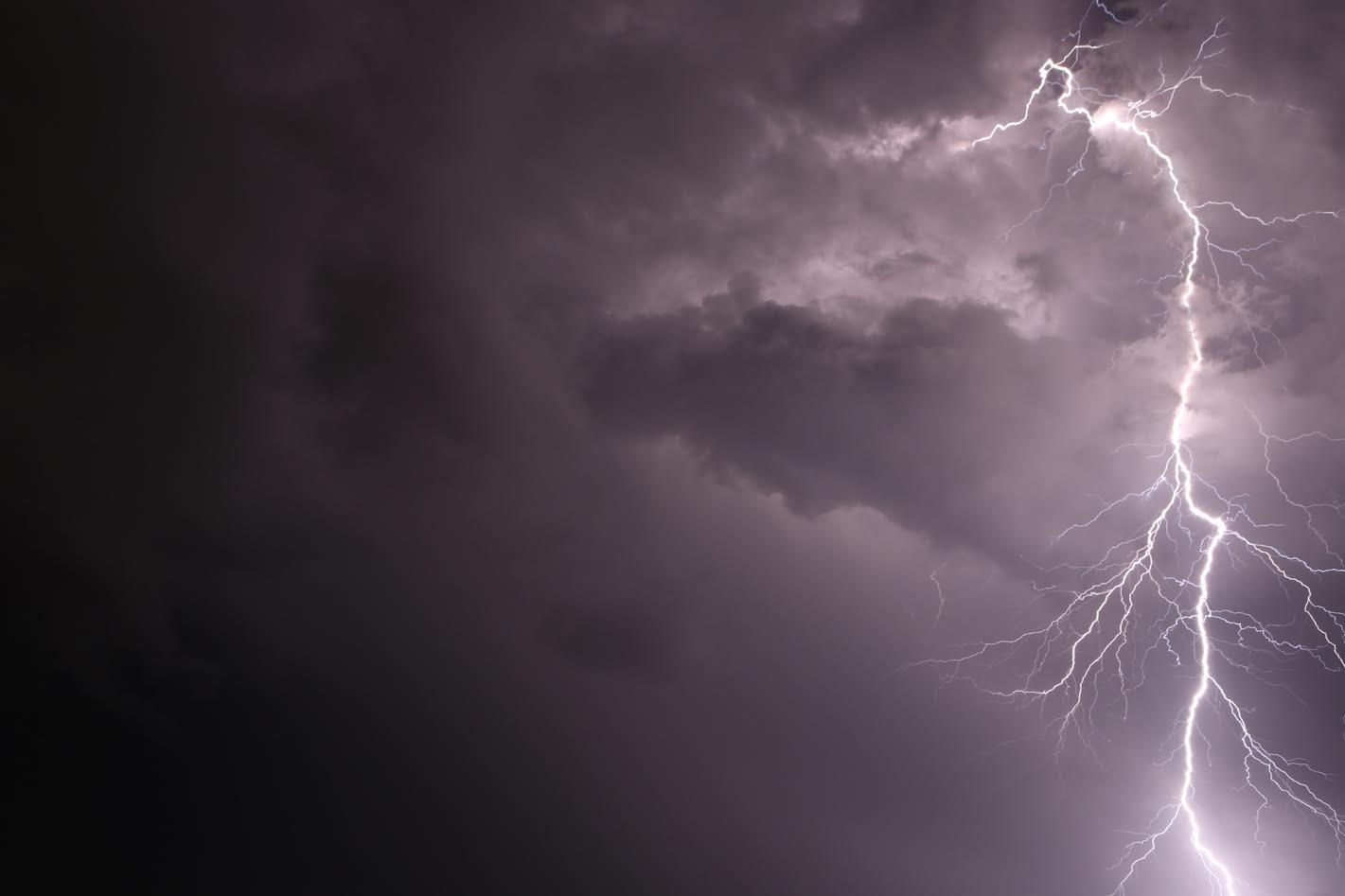 Tormenta eléctrica sobre la montaña de Arinaga. (ALEJANDRO RAMOS)