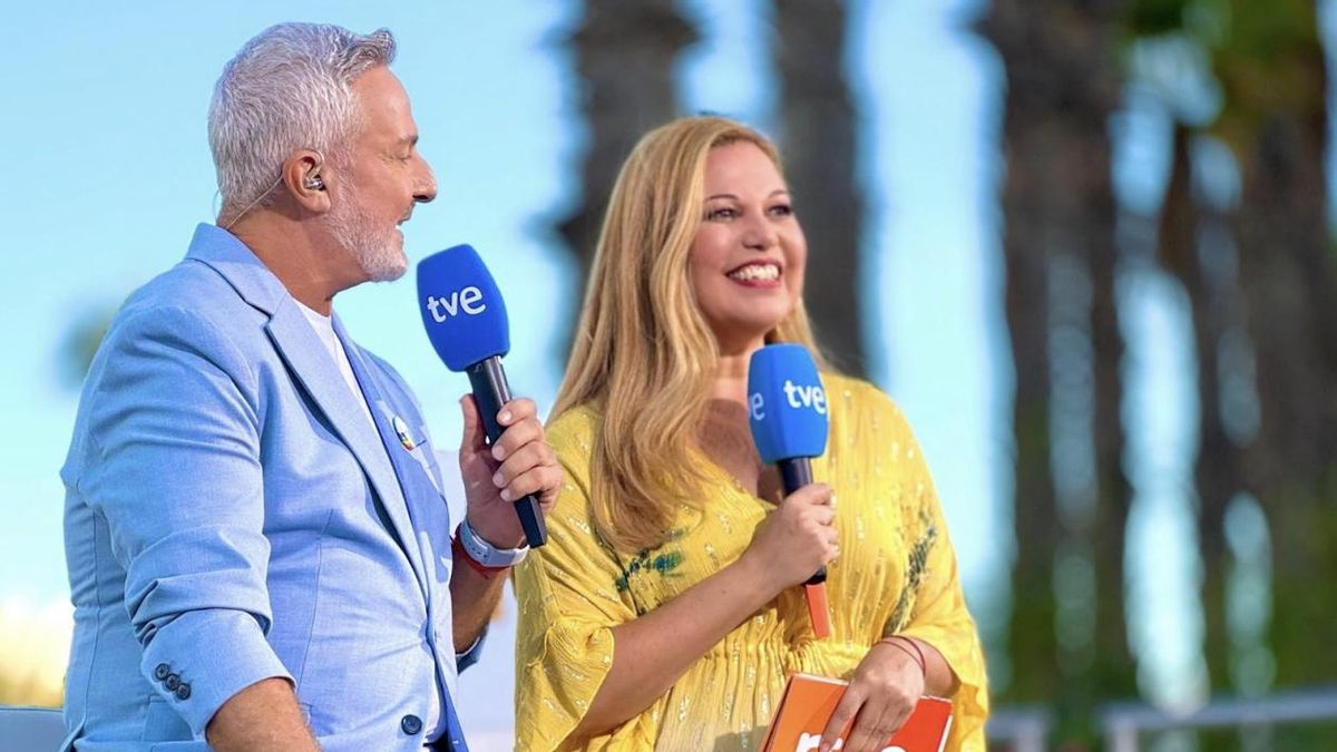 Los periodistas de TVE en Canarias Roberto Herrera y Raquel Falcón