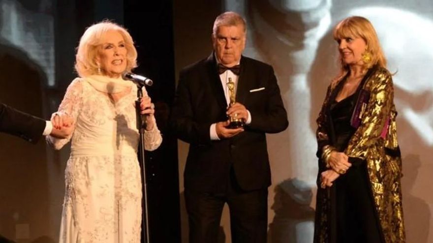 Mirtha Legrand recibió el Martín Fierro de Brillante: "Por favor no cierren el INCAA"