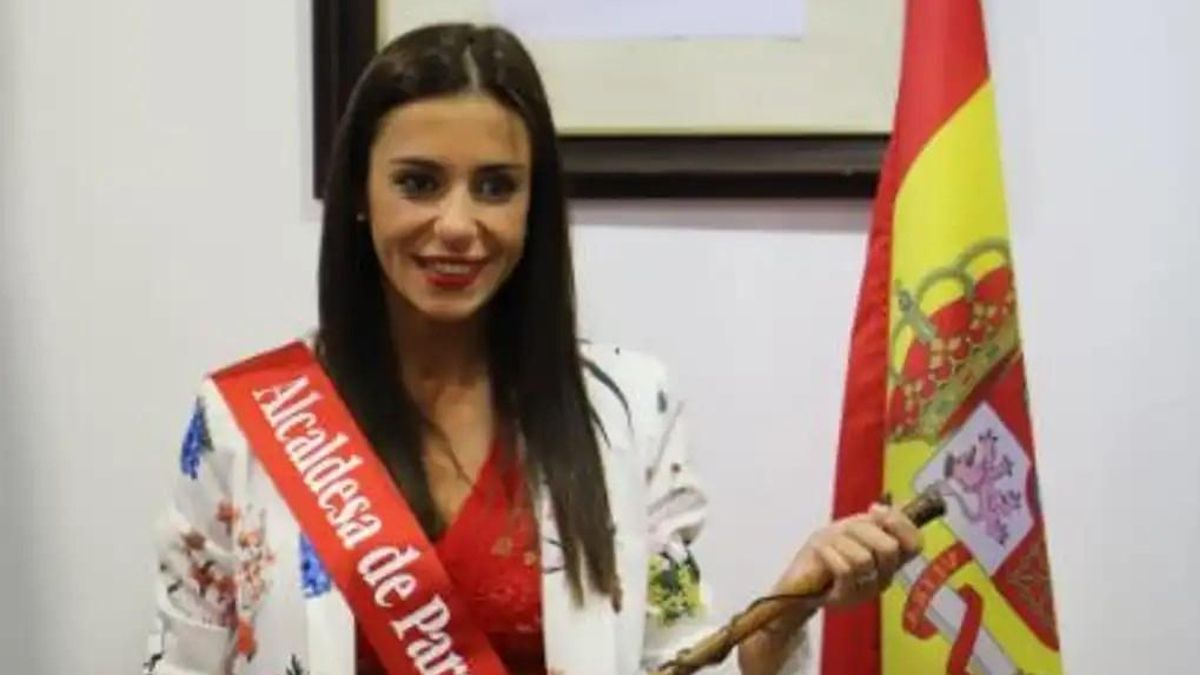 La alcaldesa del municipio malagueño de Parauta, Katrin Ortega, toma el cargo tras las elecciones de 2019, en imagen de archivo.