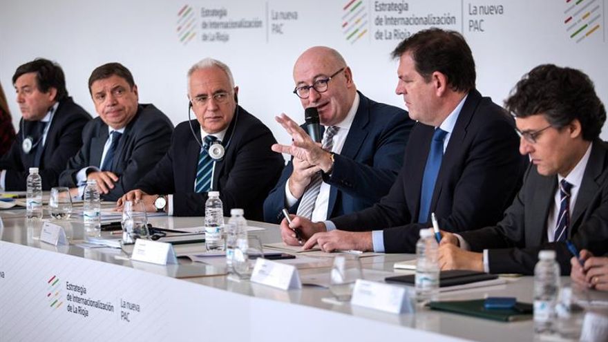 El comisario de Agricultura defiende una PAC "bien financiada y fuerte"