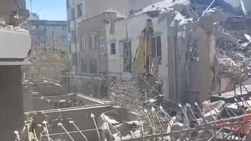 La destrucción provocada por el ataque israelí en el centro de Teherán.