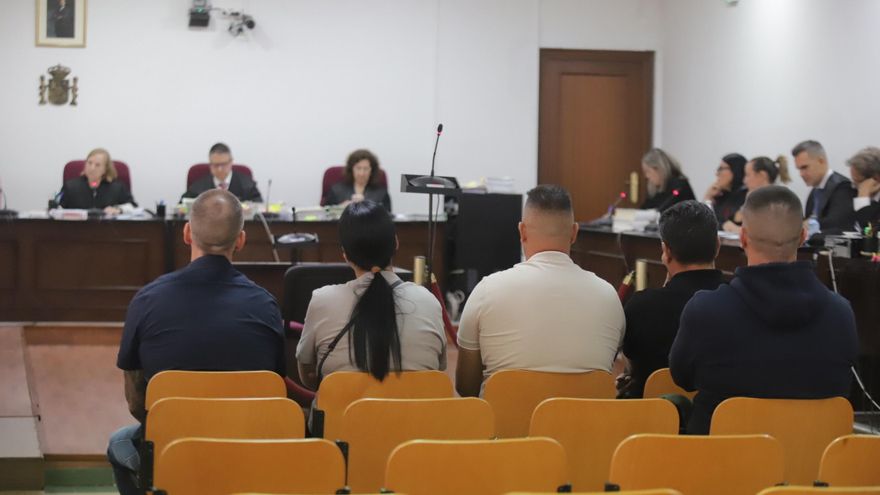 Los acusados por el hundimiento del pesquero Rúa Mar, este lunes durante el juicio.