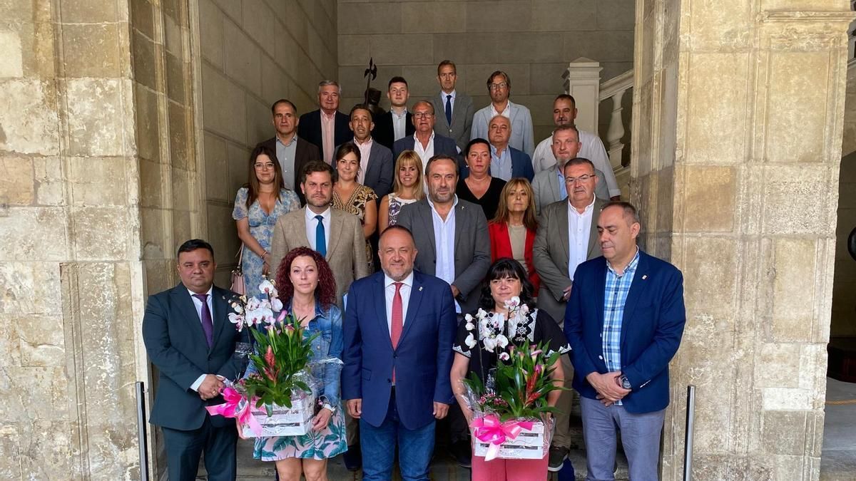 La Diputación de León oficializa la dimisión pactada de dos diputadas entre elogios unánimes y con relevo masculino