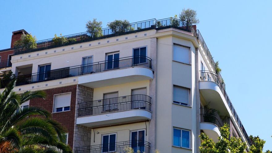 El Gobierno de Ayuso trasladó a la inmobiliaria que buscaba un inmueble de "entre 250 y 400 metros y gran terraza”