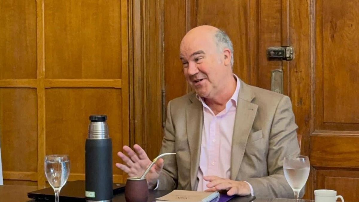 El secretario de Agricultura se molestó porque no lo aplaudían y le pidió a la gente ponerle "onda y flow" a las medidas del Gobierno