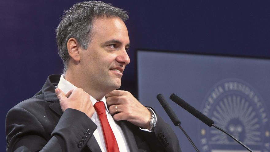 La Justicia comprobó que Adorni viajó a Aruba con toda su familia para recibir el 2025