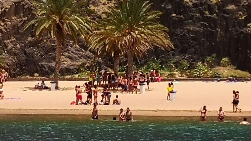 Descontrol, botellones y mensajes contradictorios convierten a Santa Cruz de Tenerife en el epicentro de los contagios en Canarias