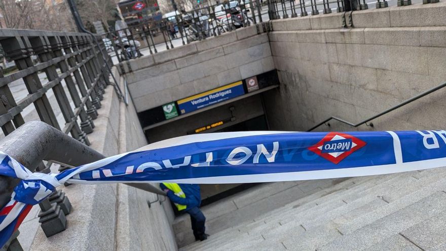 Una rotura en la losa de hormigón bajo las vías causó el cierre imprevisto en la línea 3 de Metro de Madrid