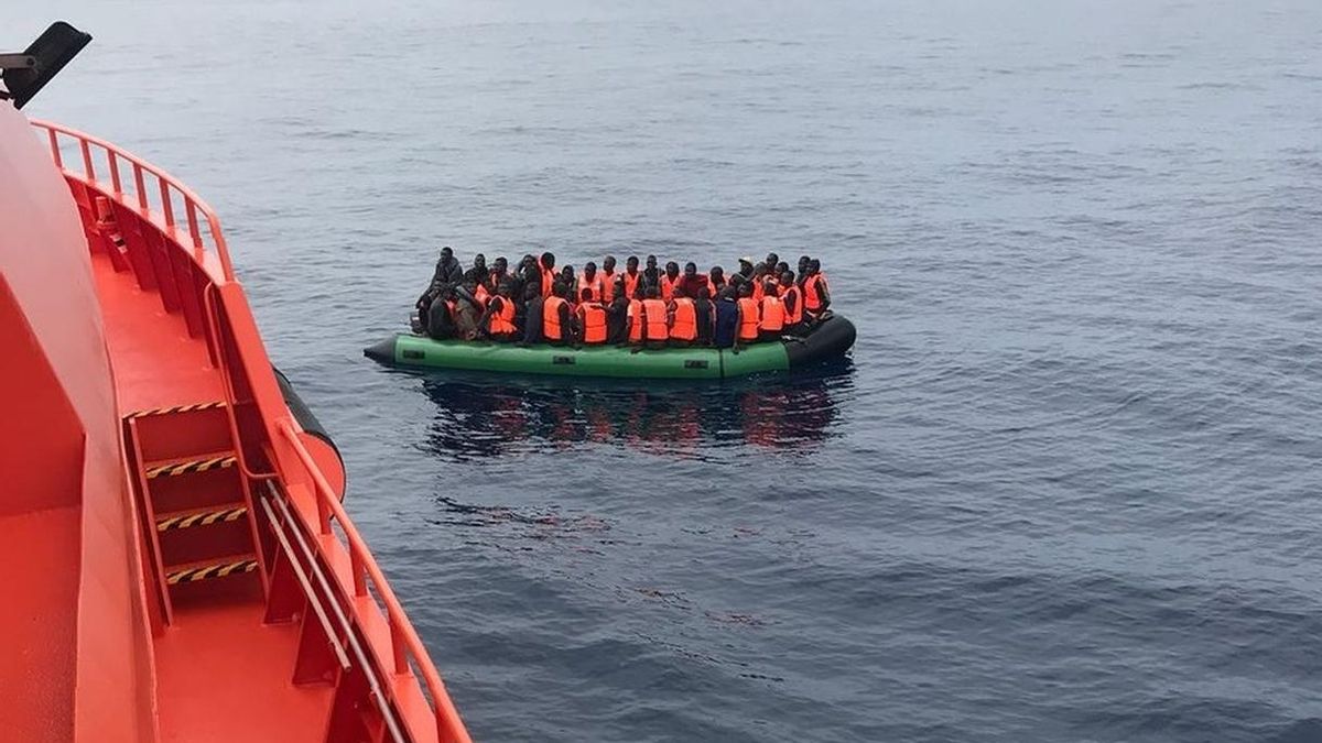 Rescatadas 67 personas de dos pateras "sobrecargadas" en el mar de Alborán