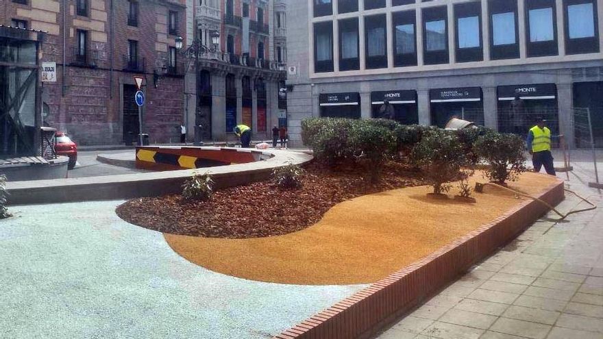 La Plaza de las Descalzas se hace más dura: menos indigentes alrededor del nuevo hotel de lujo llegado a Madrid