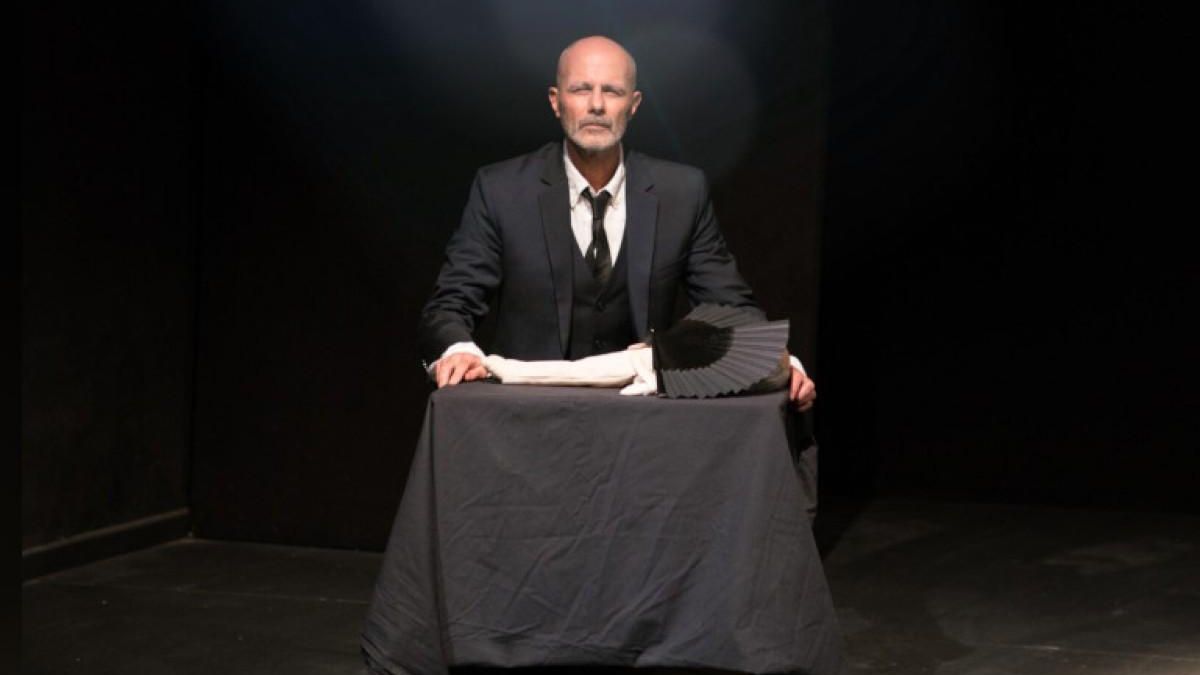 Hernán Gené es el principal protagonista de la obra 'Aká Hamlet'.