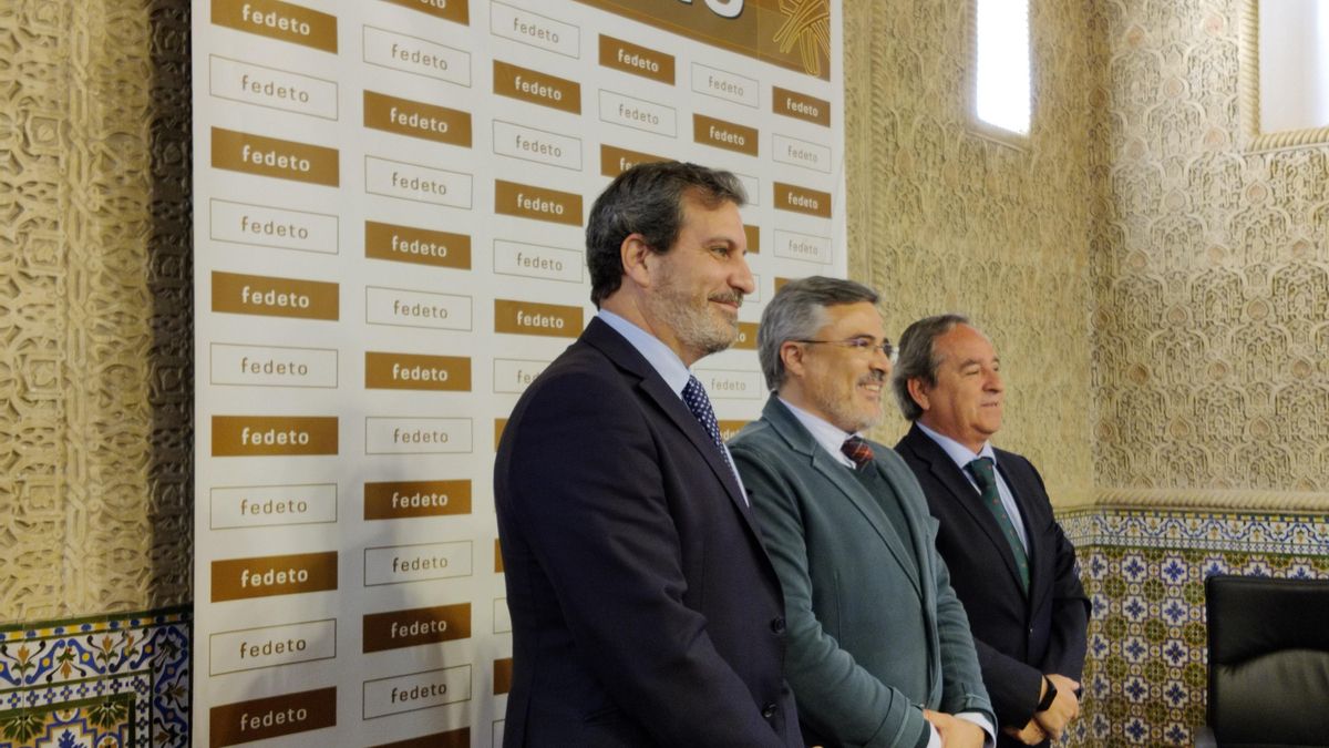 El presidente de de la Federación Empresarial Toledana (Fedeto), Javier de Antonio Arribas, en el centro de la imagen