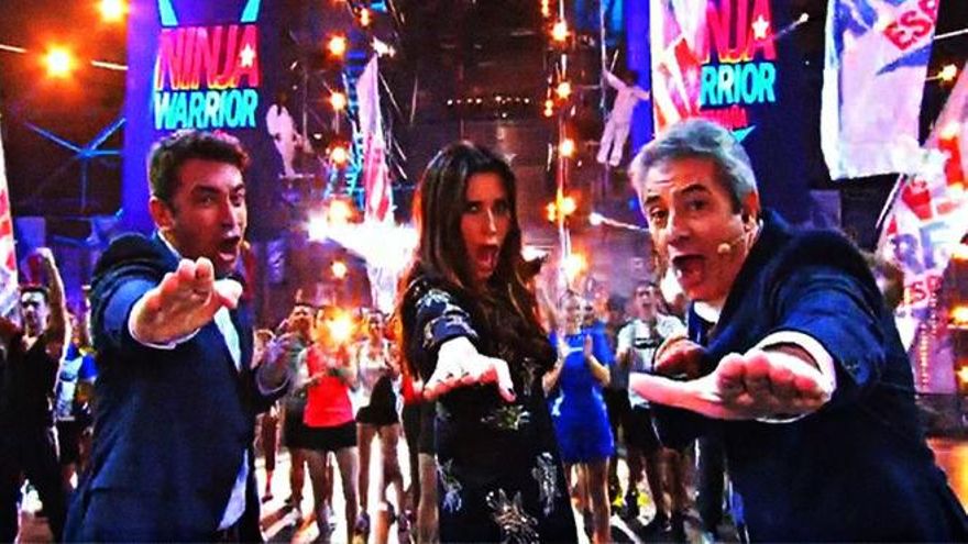 Arturo Valls, Pilar Rubio y Manolo Lama en 'Ninja Warrior'