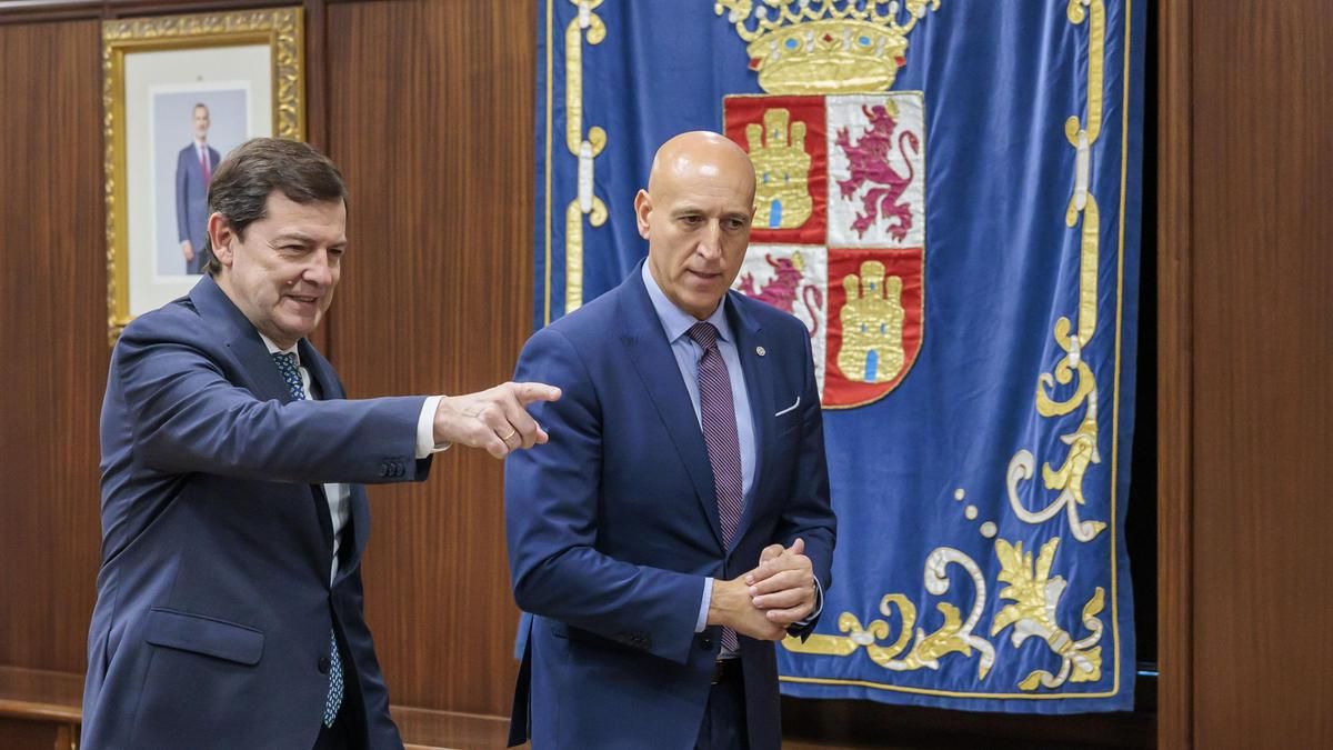 El alcalde pide ayuda a la Junta para conseguir el título de 'Gran Ciudad' para León y Mañueco da esperanzas