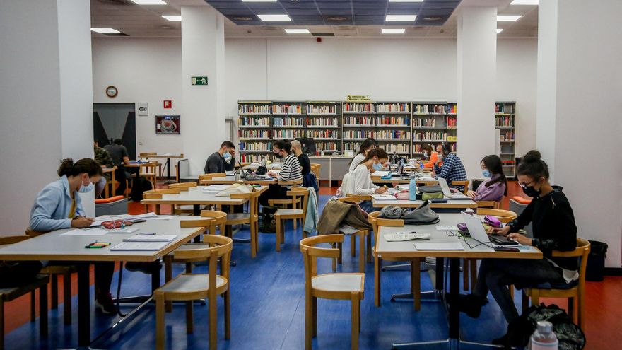 El 20 de abril decae la obligación de llevar mascarilla en interiores, pero la recomendación es seguir usándola