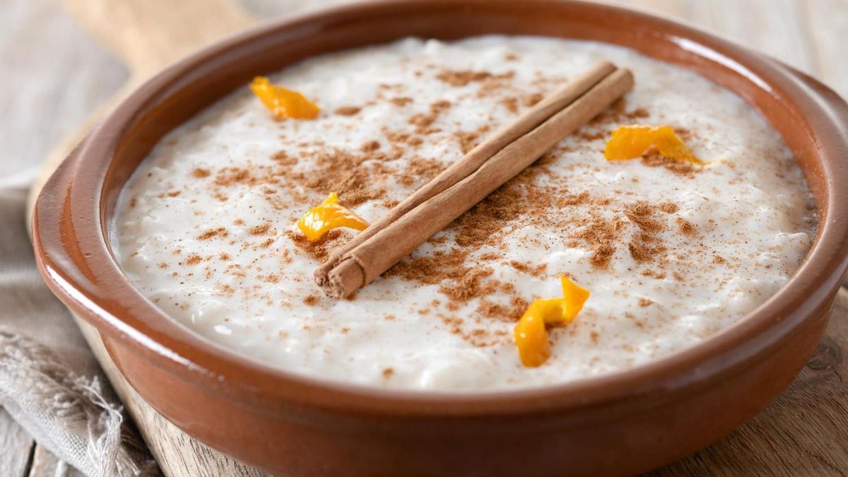 Añade un poco de nata al arroz con leche para un mejor resultado