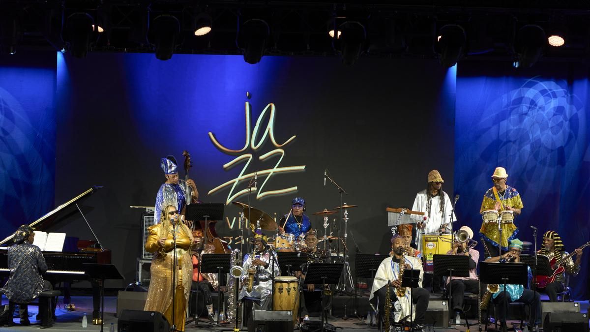 Integrantes del grupo estadounidense de jazz afrofuturista, Sun Ra Arkestra