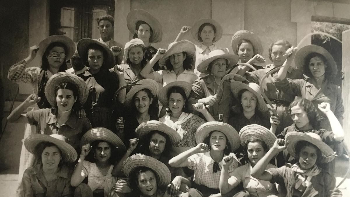 Milicianas en la siega del año 1938 en Albacete.