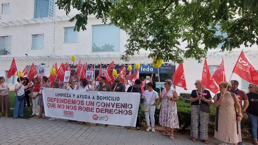 Trabajadoras de la limpieza y de ayuda a domicilio de Albacete exigen “dignidad y respeto” a las patronales