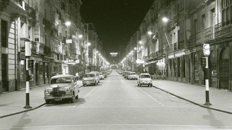 Un convento del siglo XIII, una ciudad de militares y el tren Vasco-Navarro, las fotografías de dos Vitorias desaparecidas