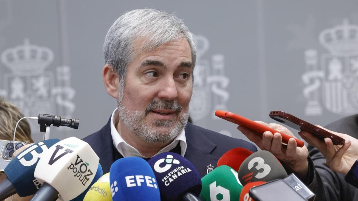 Clavijo, atendiendo a los medios de comunicación este jueves en Madrid.