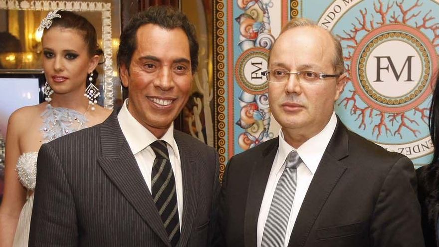 El diseñador con el cantante José Vélez