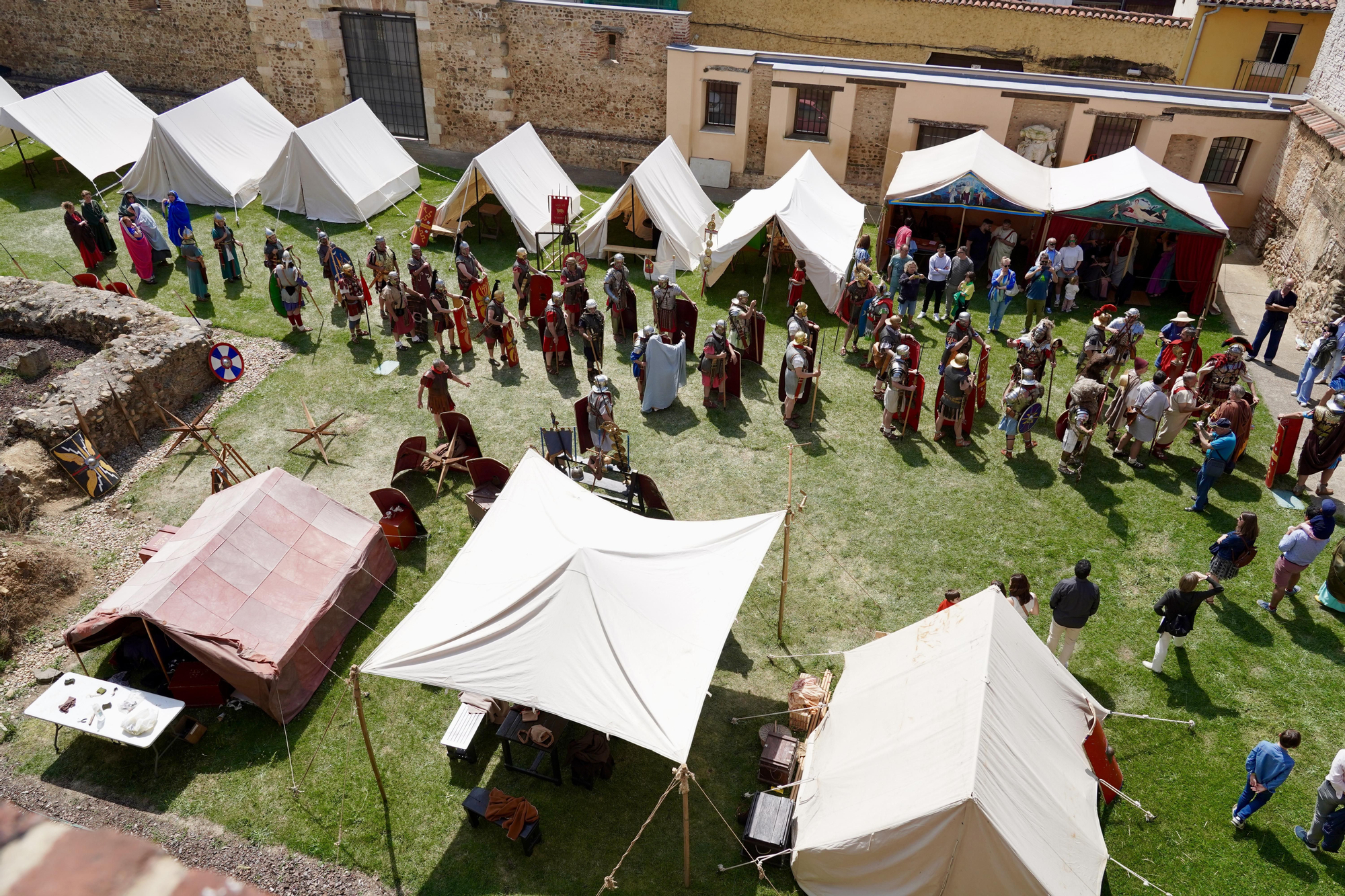 León cierra los actos del 1957.º Natalicio del Águila de la Legio VII con desfiles y la entrega del ‘águila legionaria’
