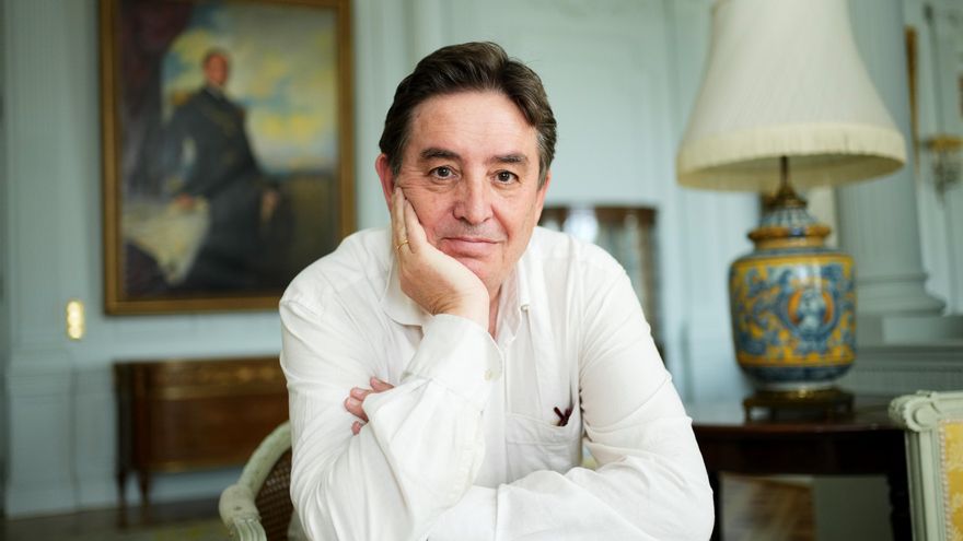 'Un año y tres meses', poesía para conversar con el vacío, la muerte y el futuro