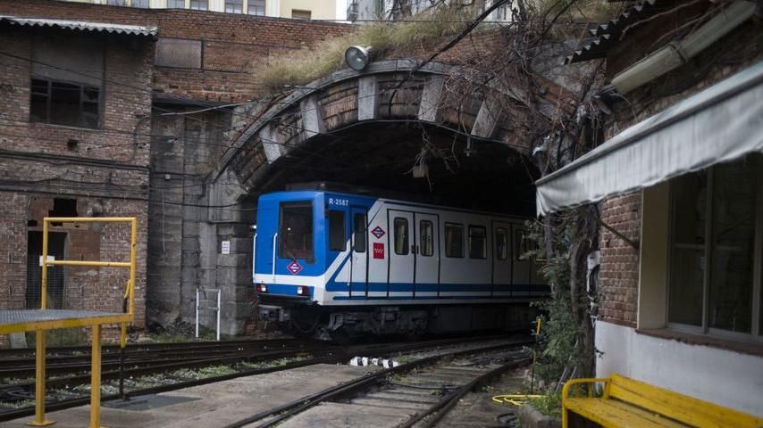 Cocheras Cuatro Caminos - entrada al túnel en 2016