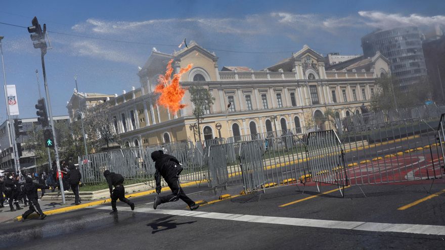 Chile: estudiantes de secundaria reclamaron en las calles por una mejor educación