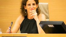 El Gobierno liquida el impuesto al sol, amplía el bono social y suspende impuestos para abaratar la luz un 4%