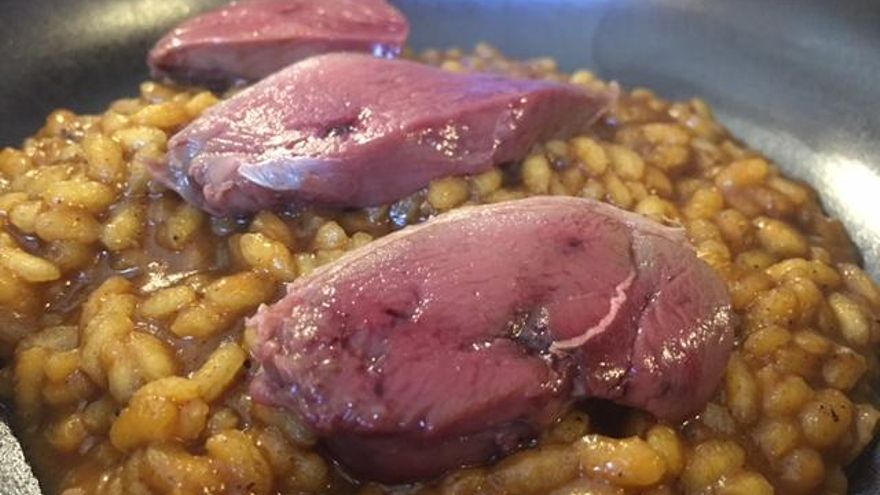 Arroz de pichón borracho y sus interiores. P. V.