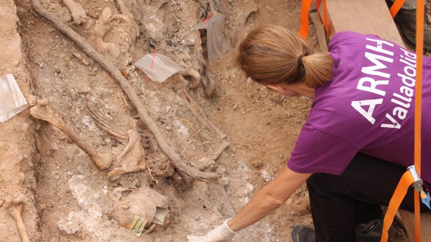 Valladolid abre al fin su fosa común más grande, de la que espera recuperar al menos a 160 personas