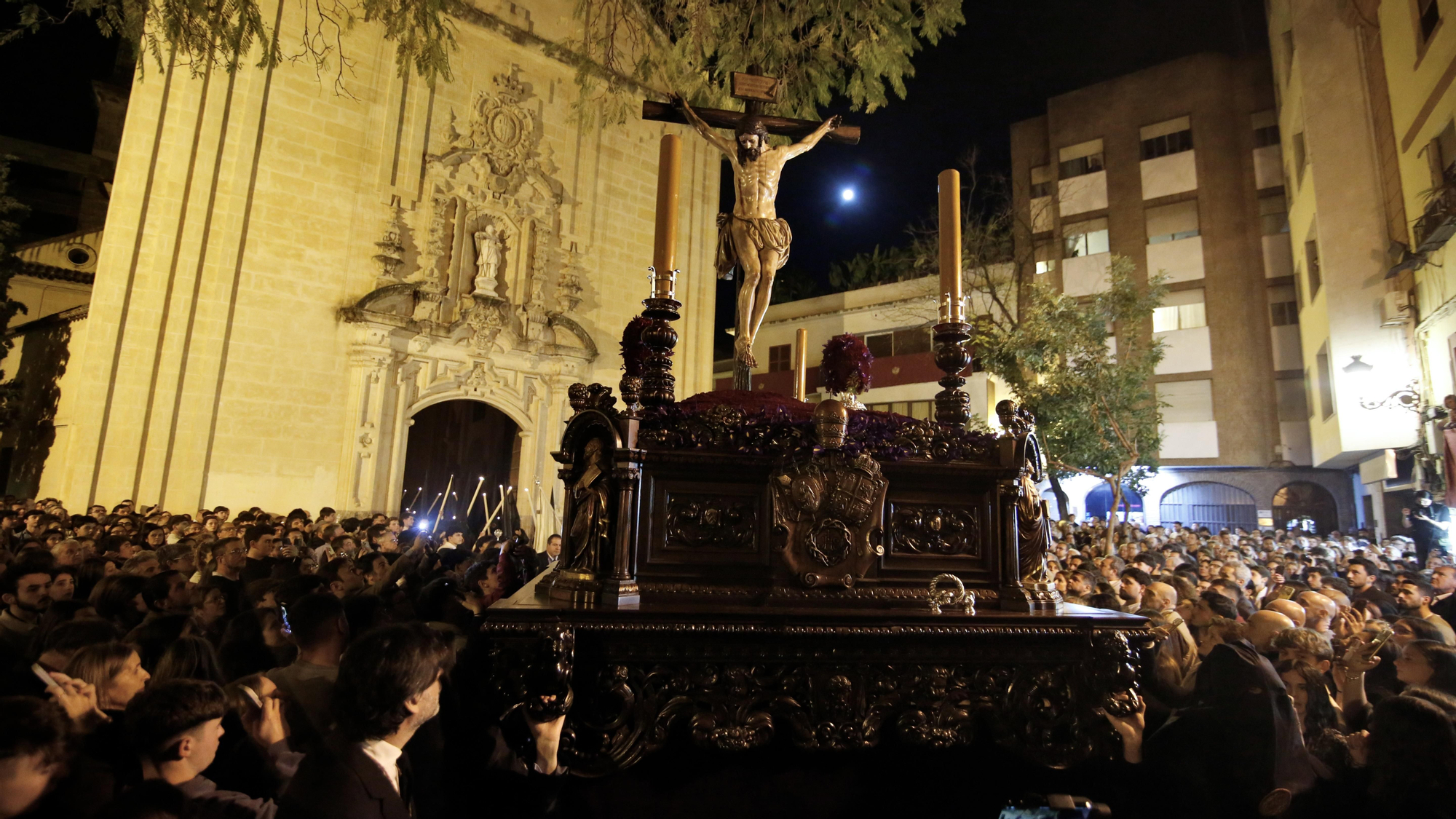 La procesión de la Hermandad de la Buena Muerte, en imágenes