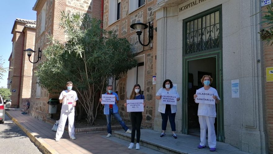 Concentración a la puertas del Hospital Virgen del Valle