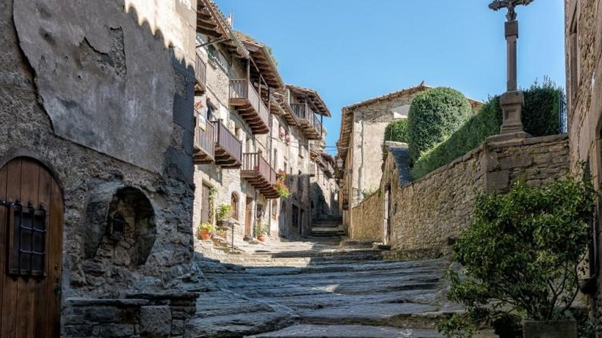 Carrer del Fossar, en Rupit