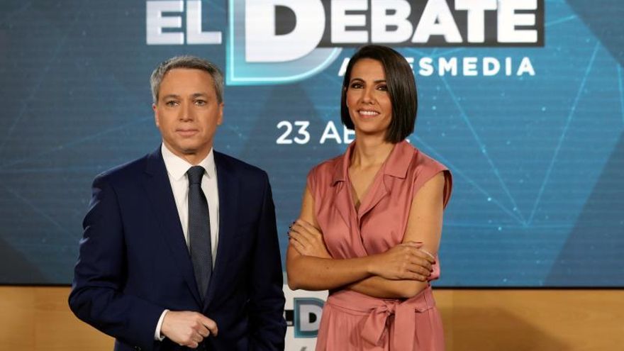 Ana Pastor y Vicente Vallés durante la presentación de "el debate de Atresmedia"