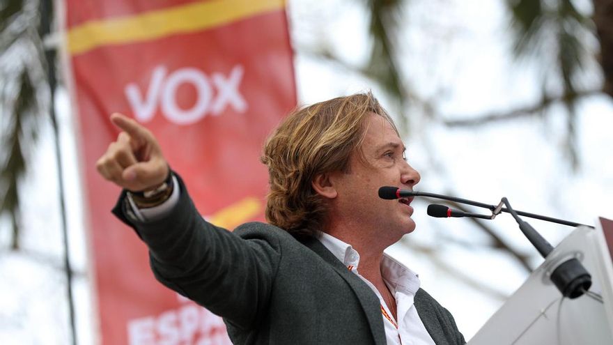 Un diputado de Vox señala a una universitaria con hiyab elegida para pronunciar el discurso de graduación
