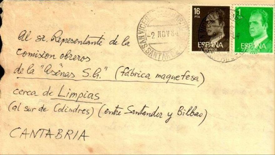 Sobre de la carta que el turista canadiense Joachim Reuter envió a los trabajadores de Magefesa y pegatinas que estos utilizaron en sus movilizaciones.