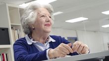"El cuidado consume un tiempo que es incompatible con la generación de rentas"