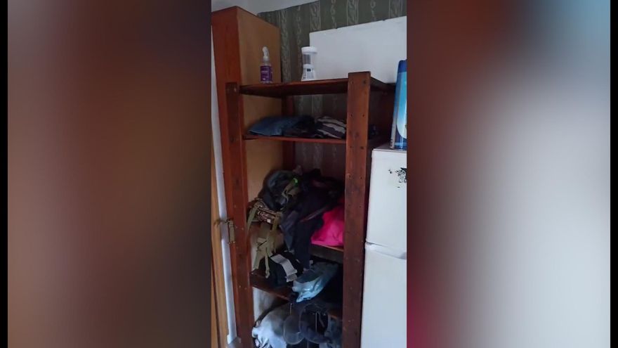 Un 'chalé-patera' con habitaciones de seis metros cuadrados para trabajadores: el negocio que hace años funciona en Ibiza