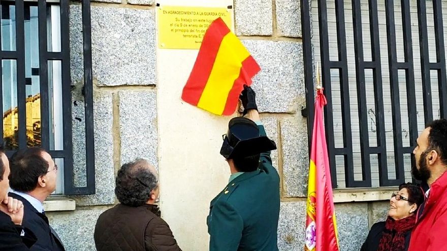 Una placa en Bermillo de Sayago (Zamora) recuerda la operación que aceleró el fin de ETA al liquidar su base en Portugal