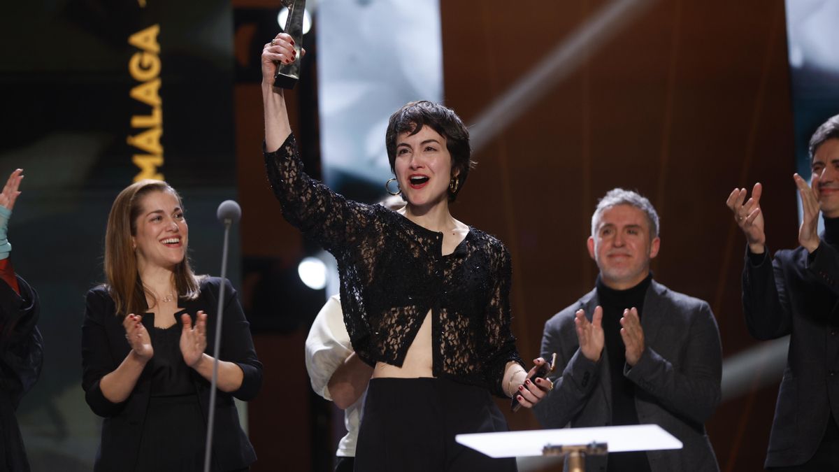 La directora Marta Matute gana la Biznaga de Oro a Mejor Película Española con 'Yo no moriré de amor' durante la gala de clausura del Festival de Cine de Málaga que se celebra este sábado en la capital andaluza. EFE/ Jorge Zapata