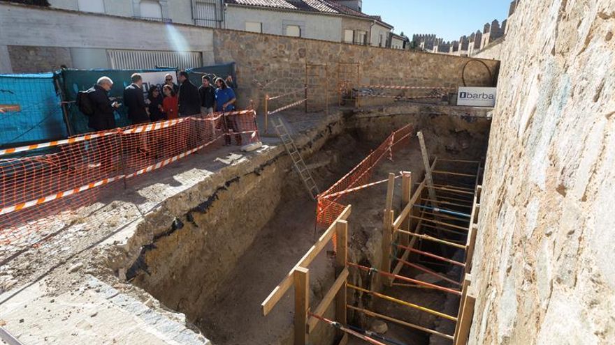 Excavaciones confirman el origen romano de la muralla medieval de Ávila