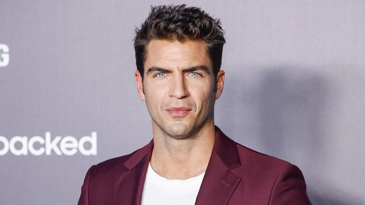 Maxi Iglesias revela que sufrió bullying de "algunos compañeros" de 'Física o Química': "La ambición no tiene edad"