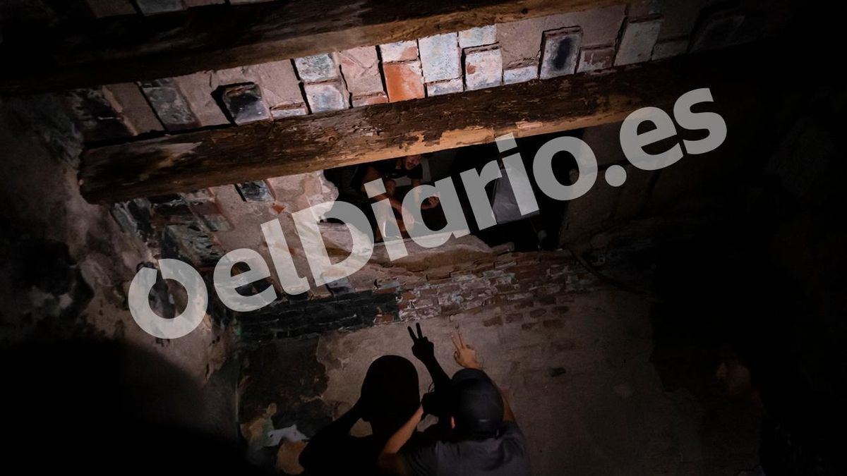 Un zulo en una casa ruinas en el que pernoctan varios migrantes que denuncian agresiones de militares.