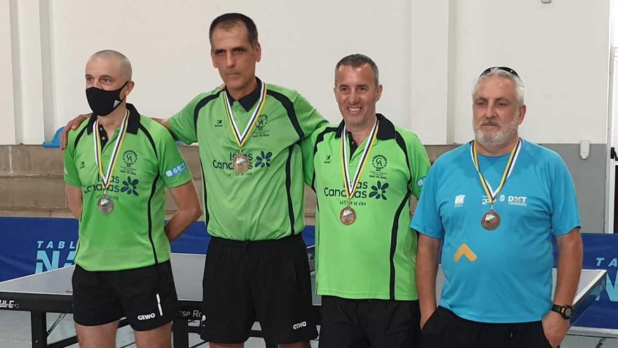 Saúl Martín, Juan Carlos Amaya, Vicente Anastasio Pérez y Luis Jesús Martín, campeones de Canarias Veterano de tenis de mesa